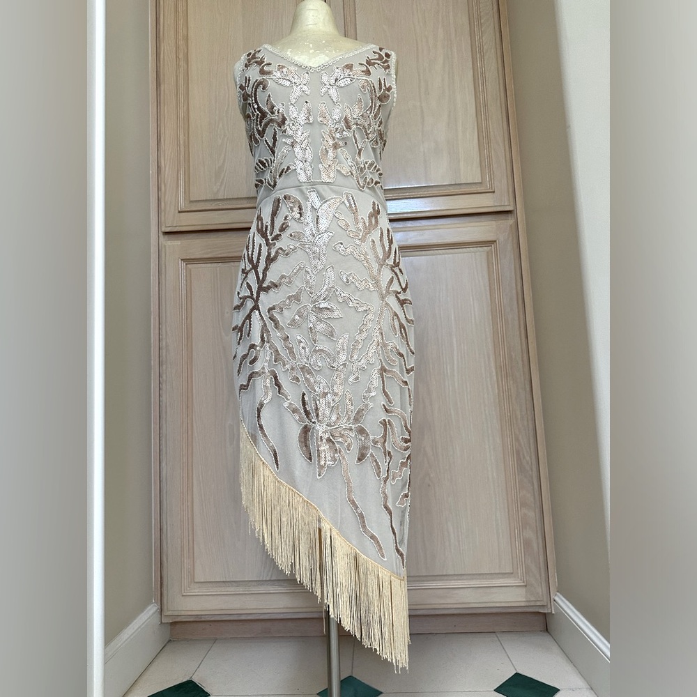 Unique Vintage dress size L mannequin is a 8 NWT